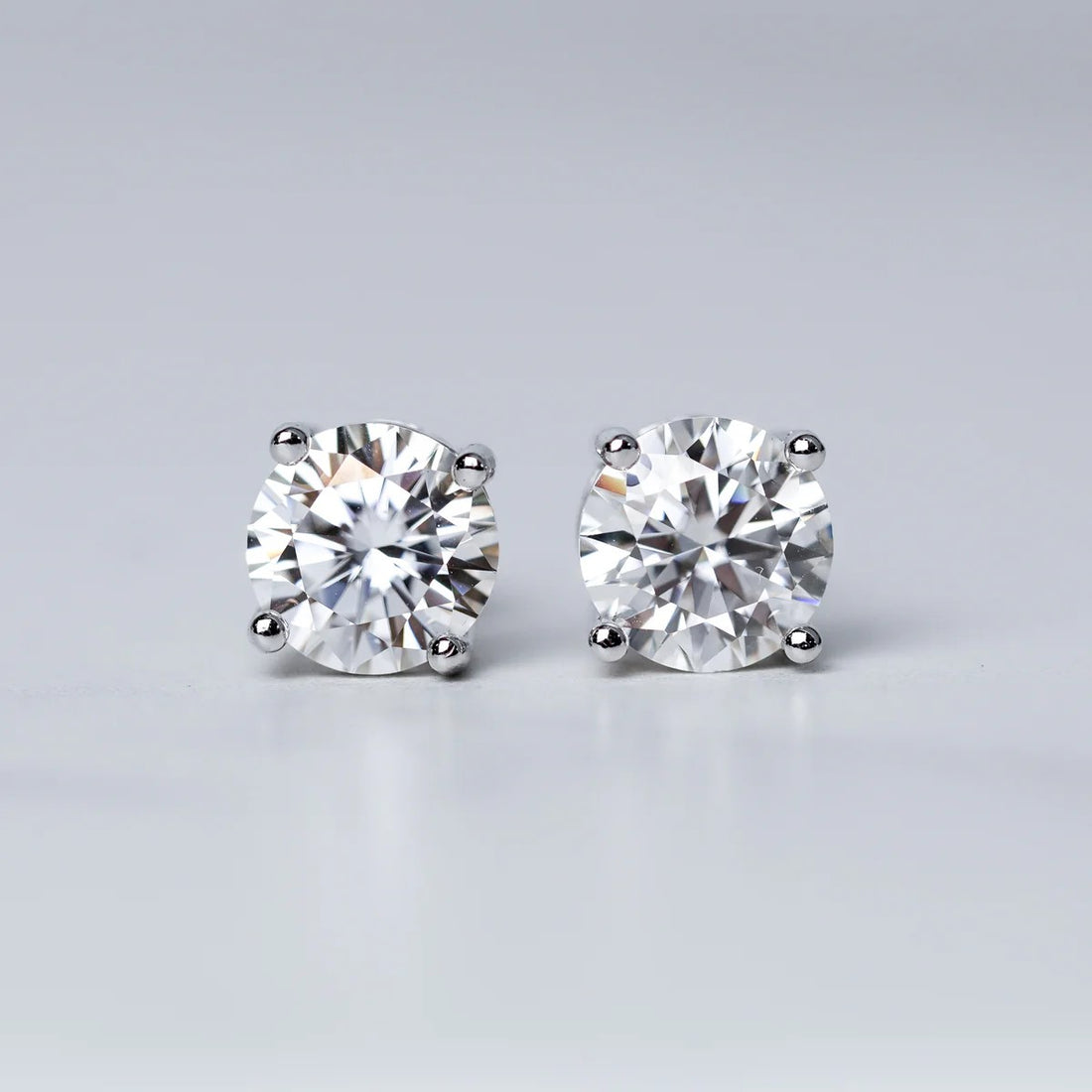 Brinco Solitário 4 Garras Moissanite