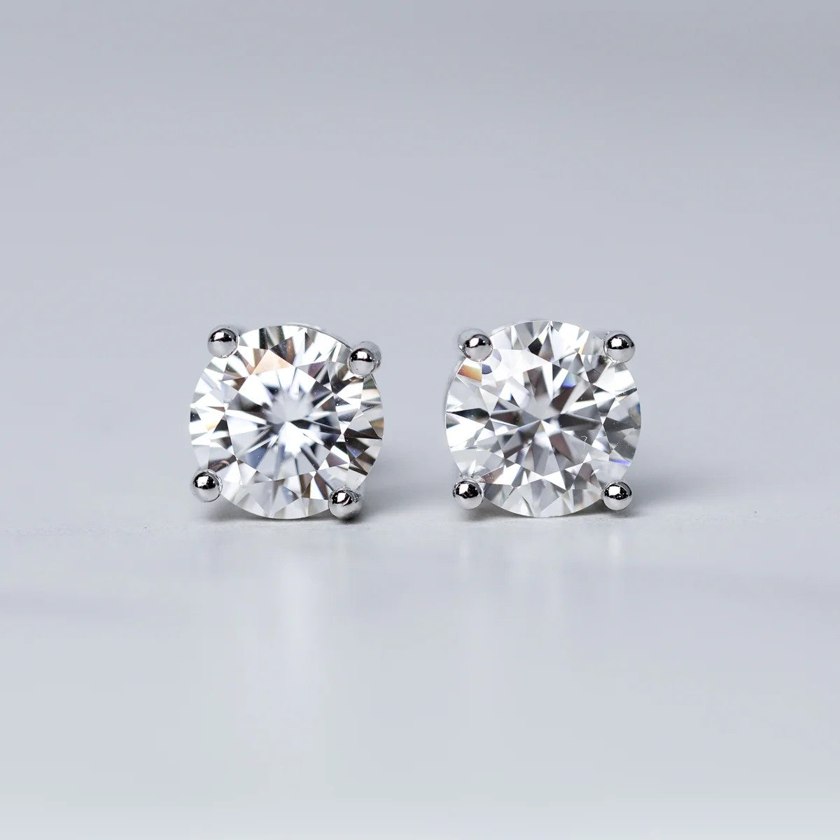 Brinco Solitário 4 Garras Moissanite