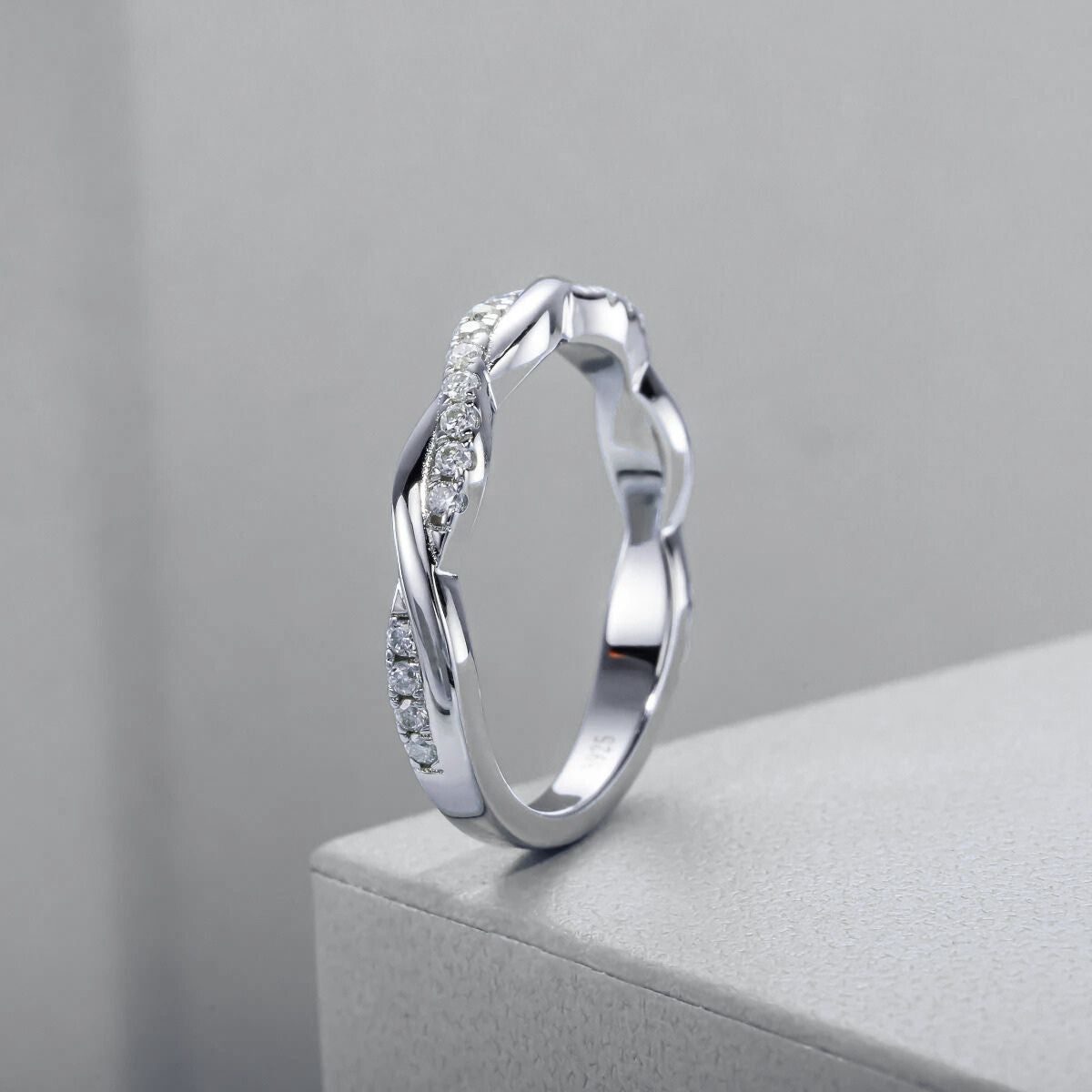 Meia Aliança Cross Moissanite