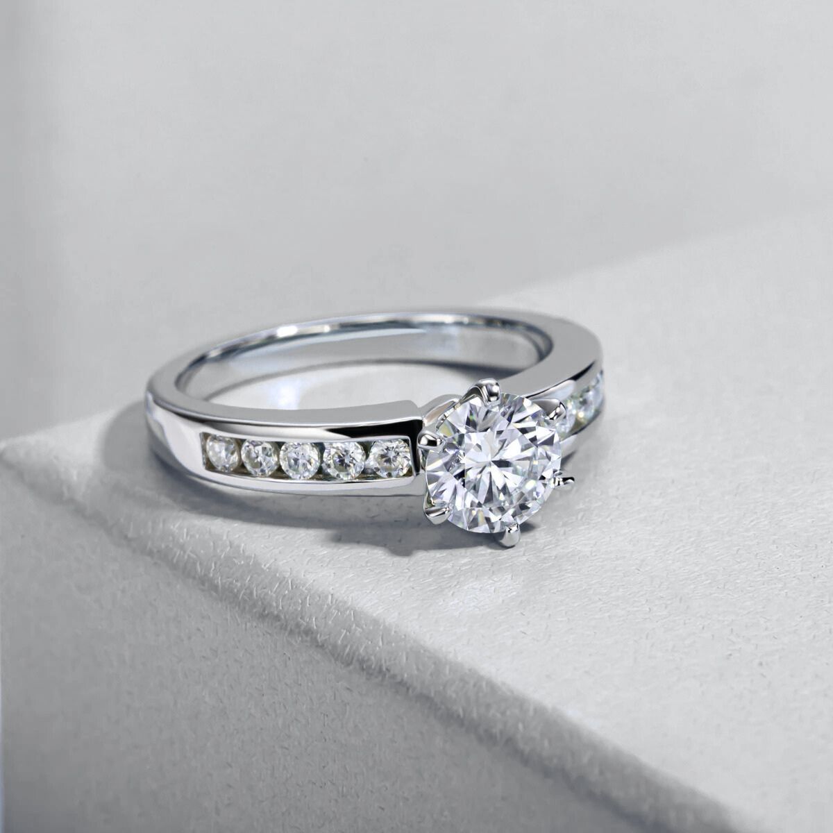 Anel Geneviève Moissanite