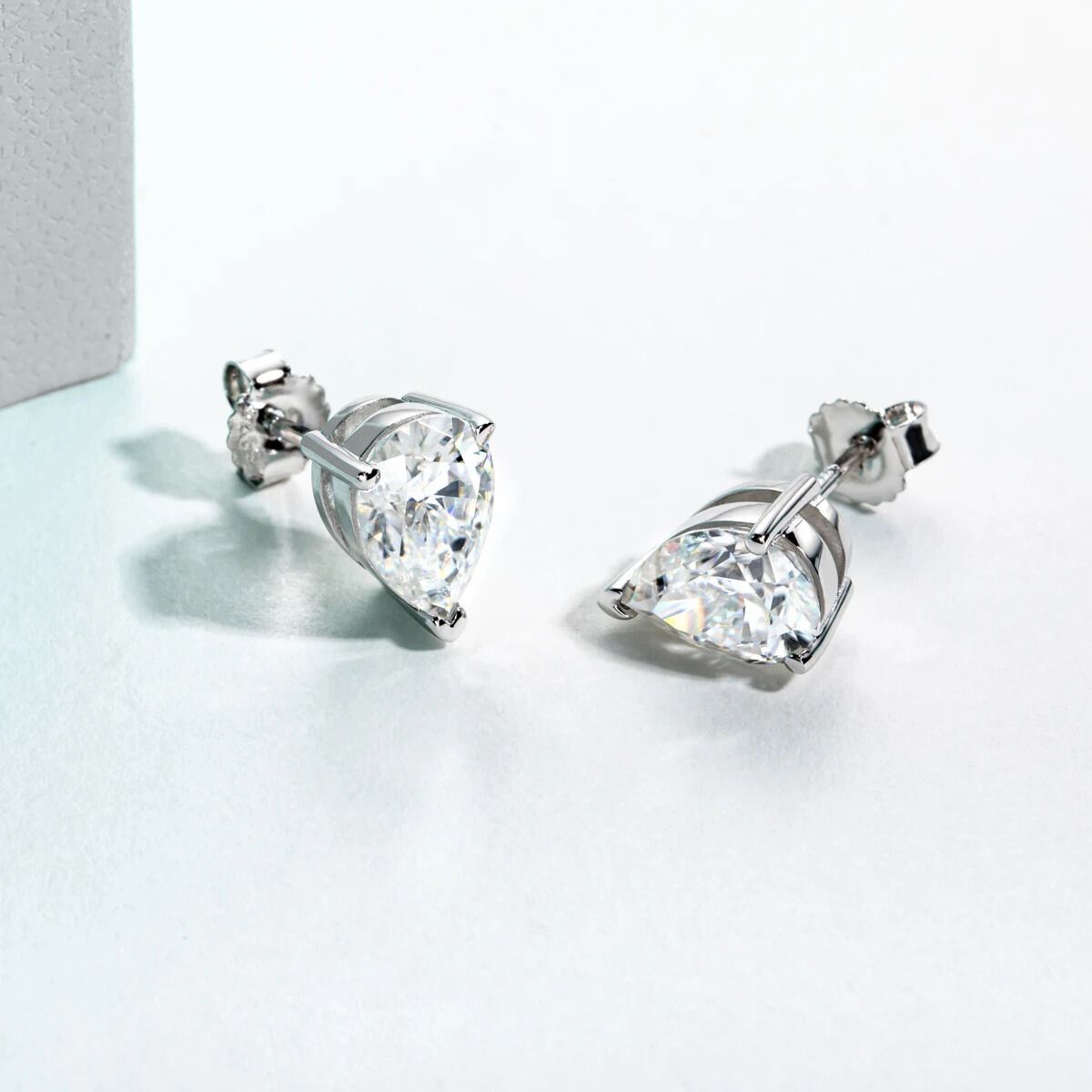 Brinco Pear Moissanite