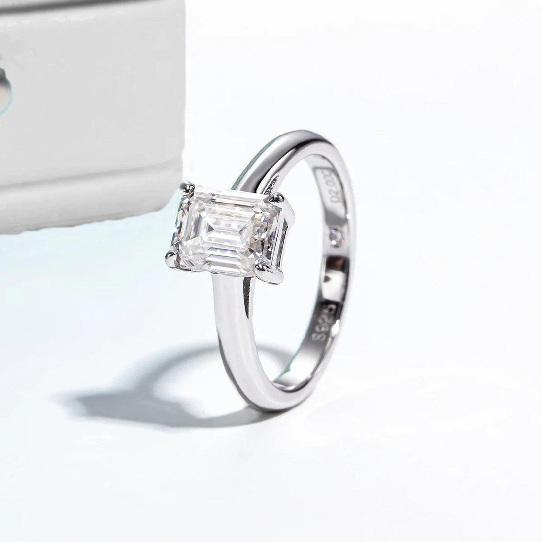 Solitário Monarque Esmeralda Moissanite