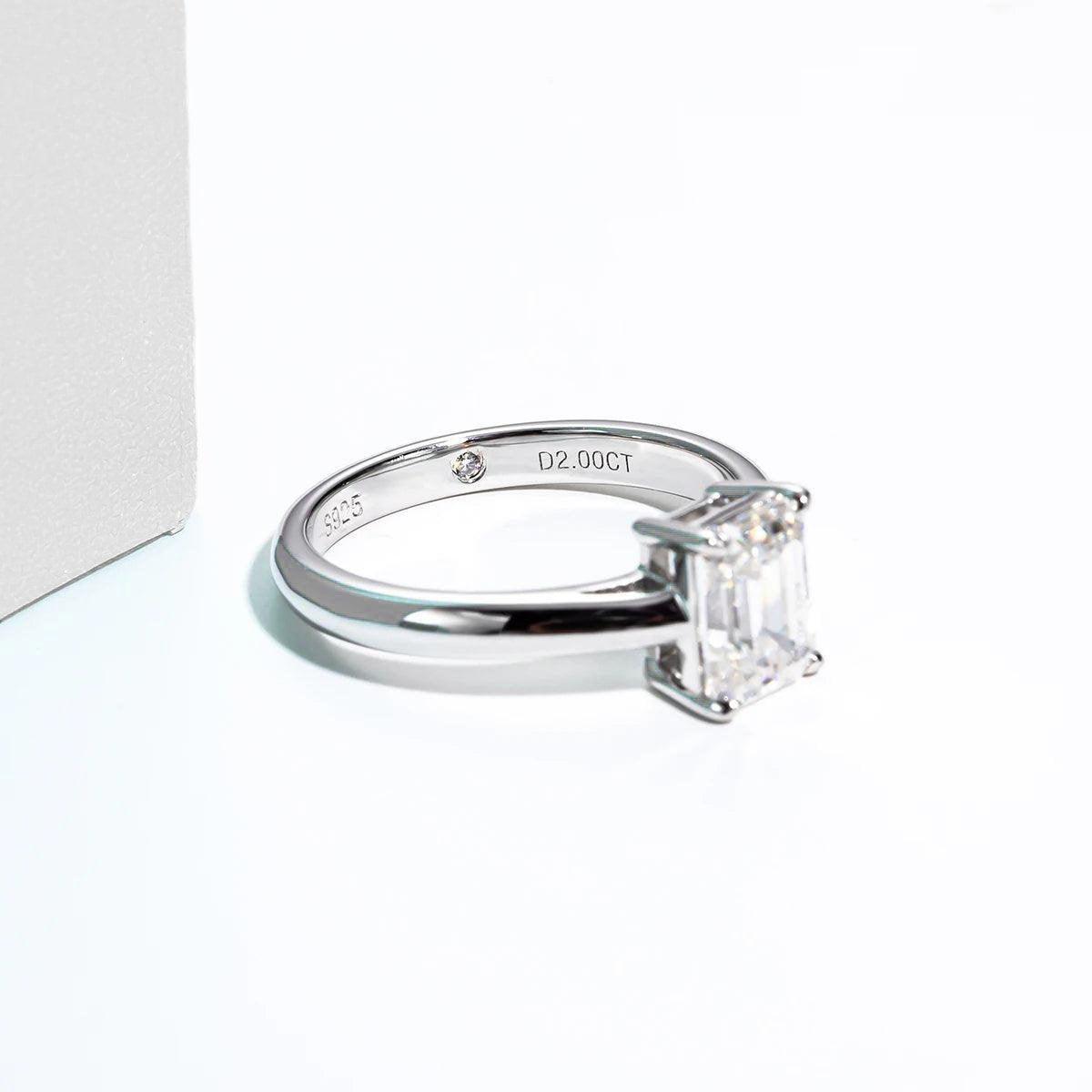 Solitário Monarque Esmeralda Moissanite