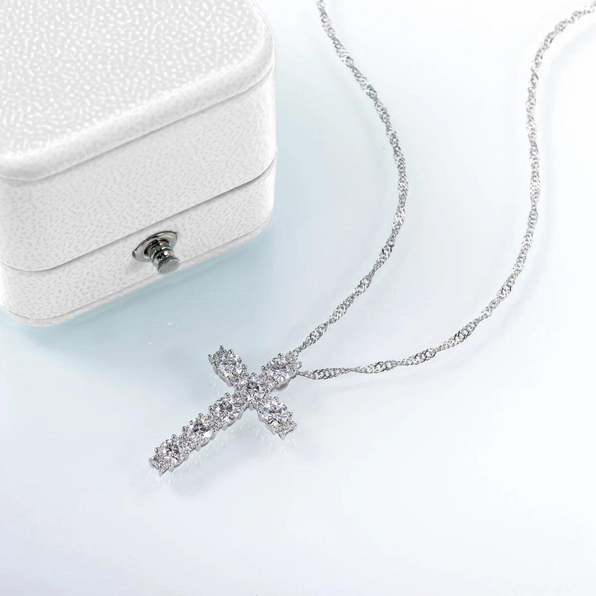 Colar Cruz Sagrada Moissanite