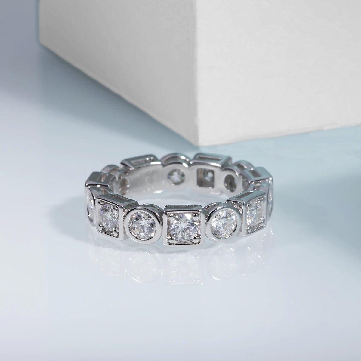 Aliança Soberana Moissanite