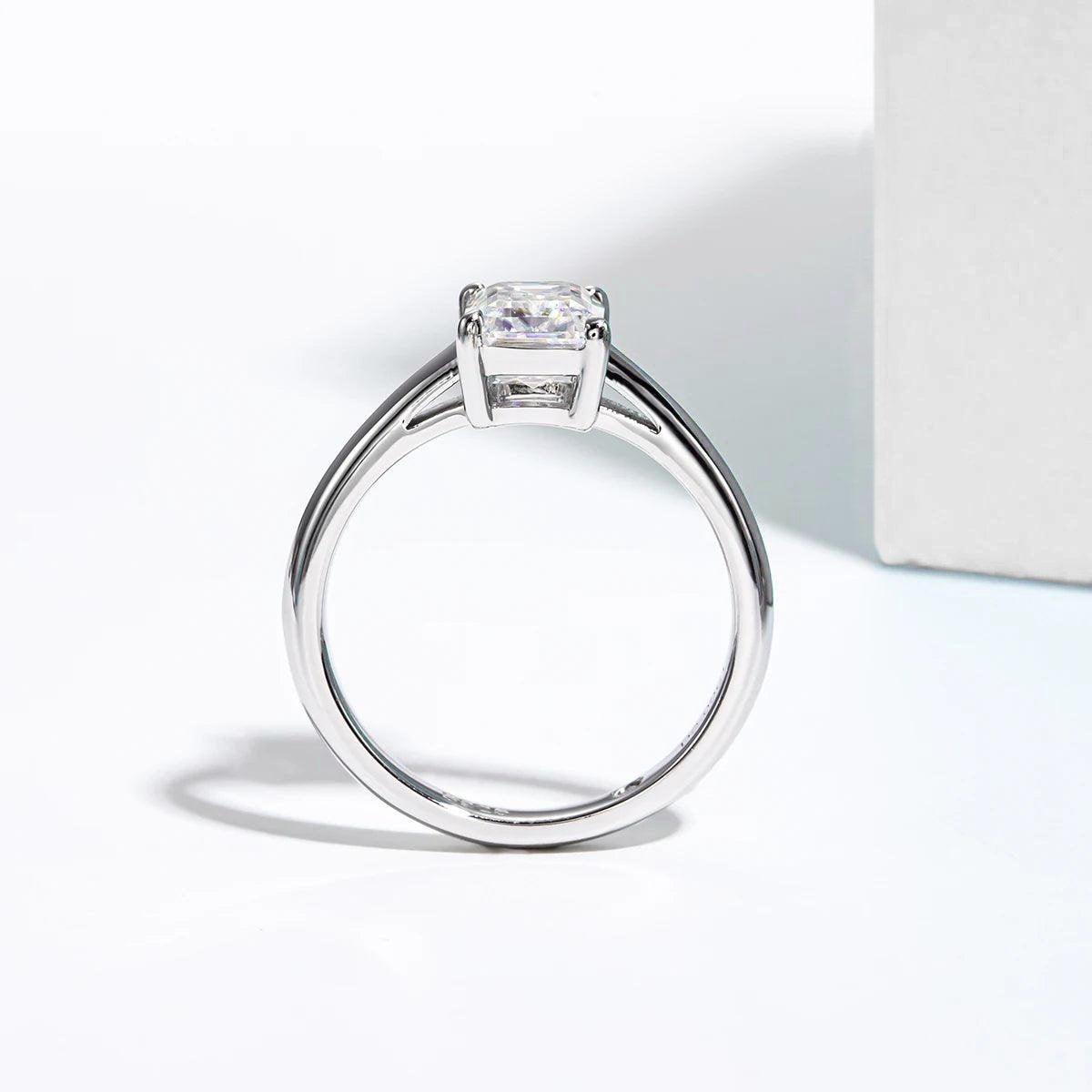 Solitário Monarque Esmeralda Moissanite