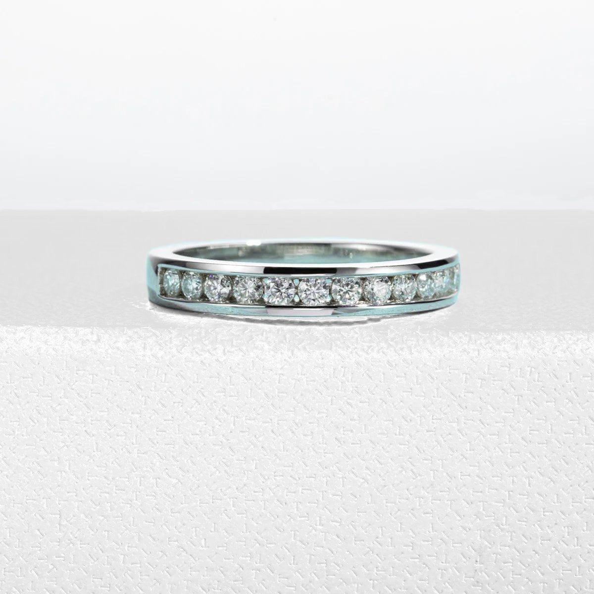 Meia Aliança Adhara Moissanite