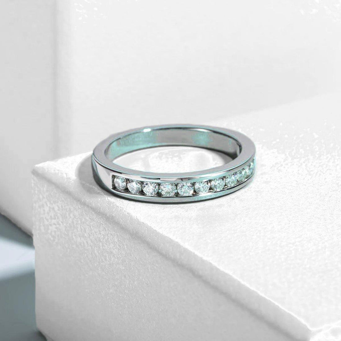 Meia Aliança Adhara Moissanite